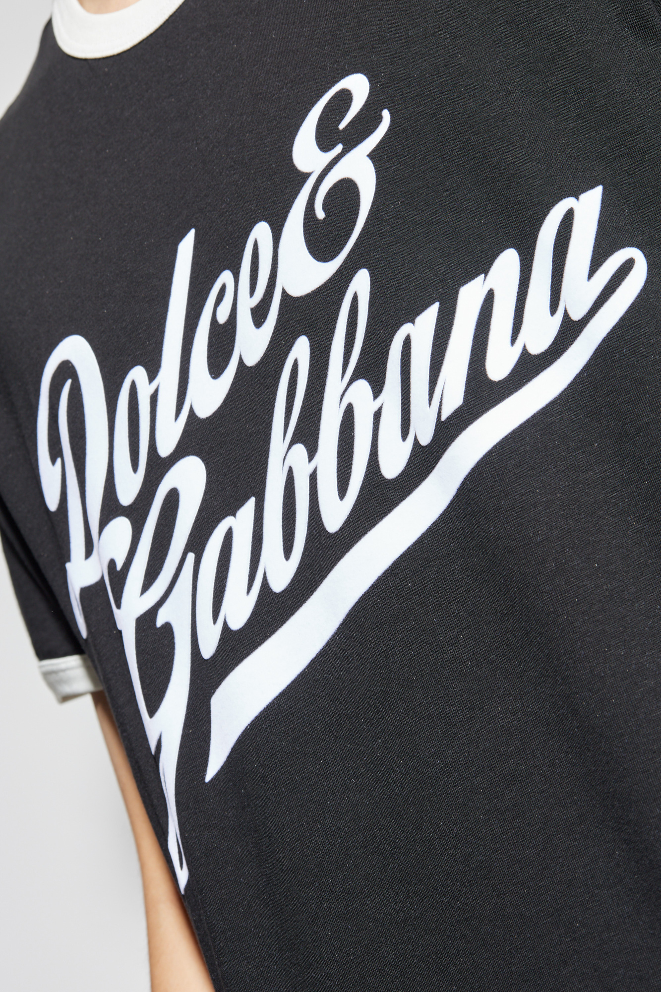 Tシャツ・カットソー Dolce & Gabbana TOP (G8PA8TFU7AV N0000) Short-sleeved T-shirt with vertical logo print in Black for